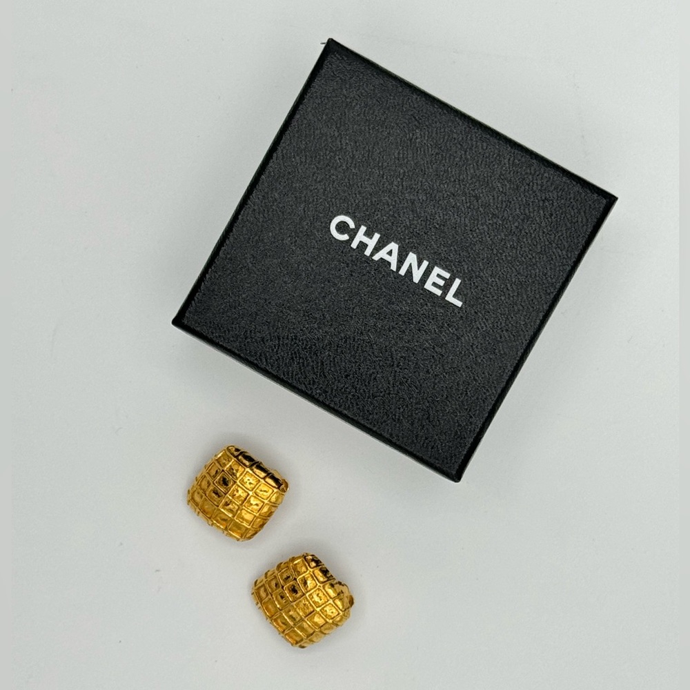Chanel Vintage Omega Clip on Earrings